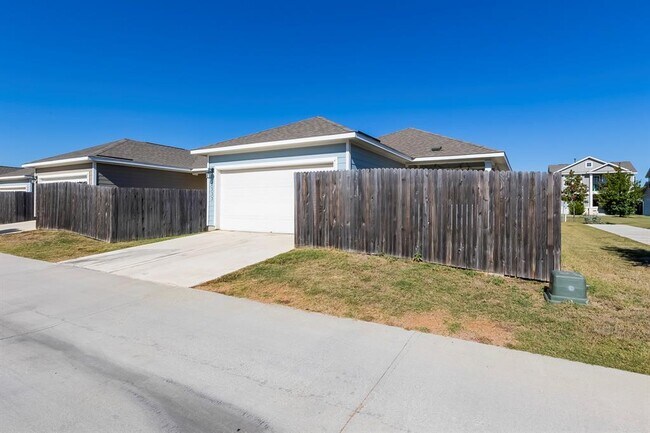 Building Photo - 2533 Pecan Island Dr