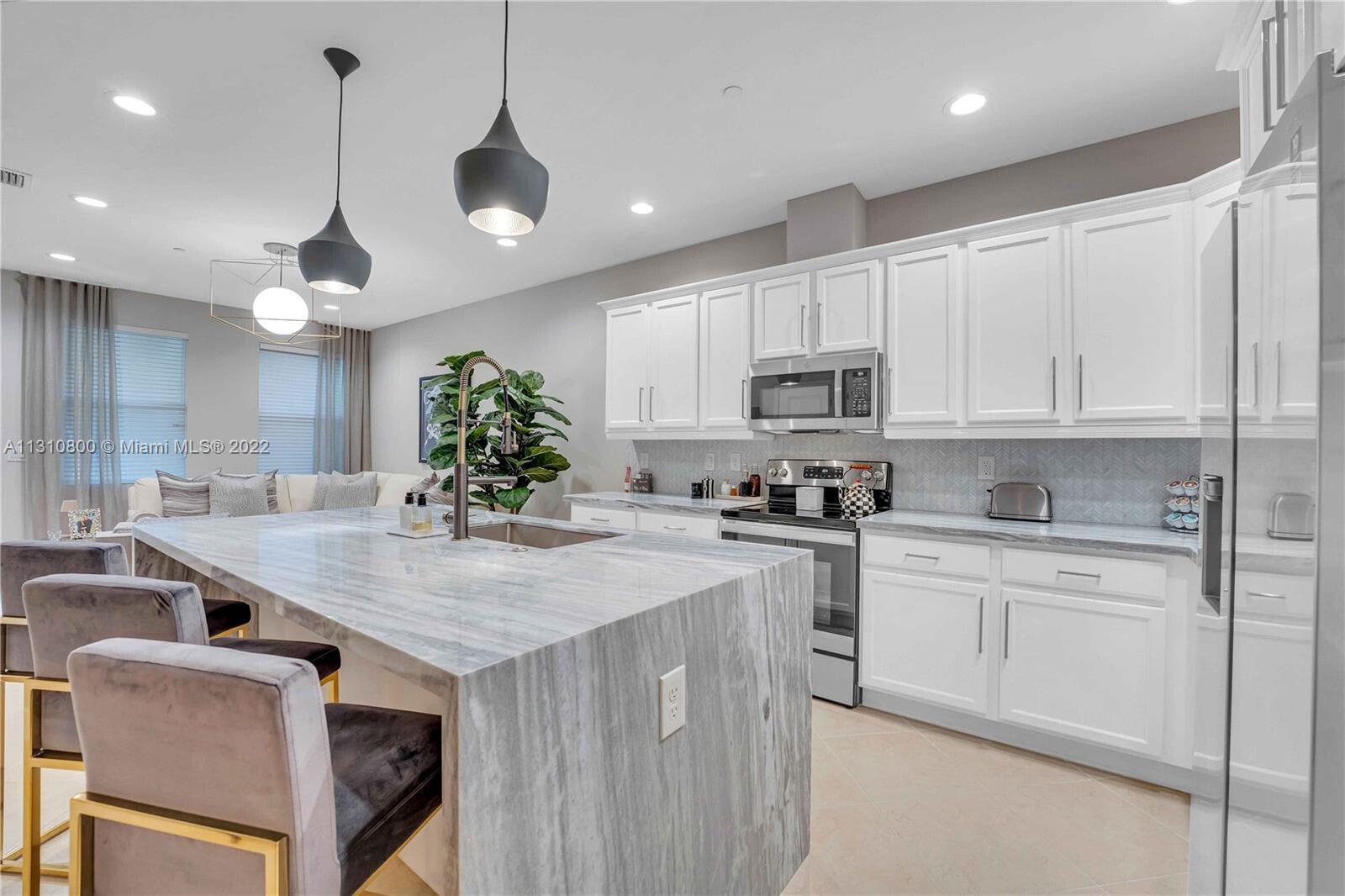 Building Photo - 2957 St Thomas Dr