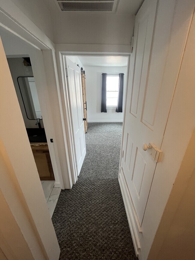 Building Photo - 303 W Main St