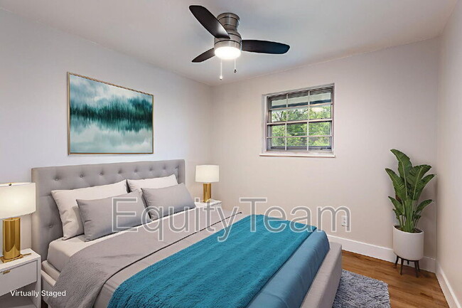 Building Photo - 722 Castro Ln