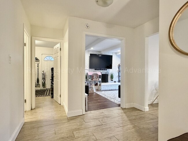 Building Photo - Spacious 4-Bedroom Minutes from Birmingham