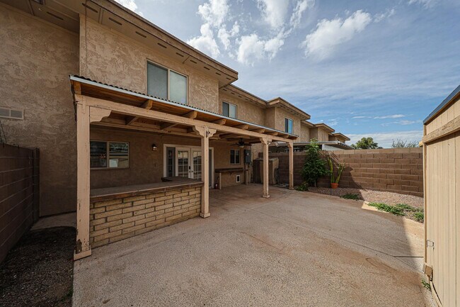 Building Photo - 8372 E Solano Dr