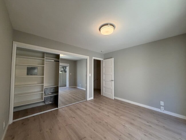 Building Photo - 32 Perego Terrace