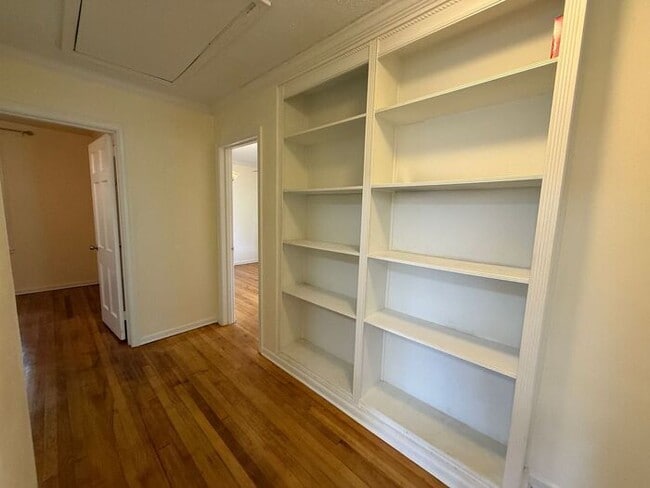 Building Photo - Pensacola - North Hill - 3 bedroom, 2 bath...