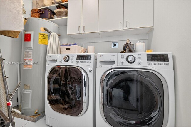 Building Photo - 1155 Brickell Bay Dr