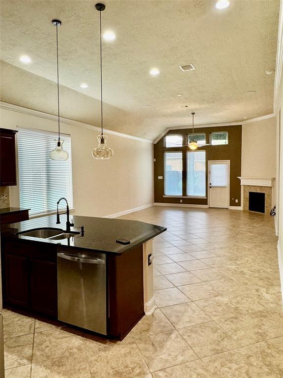 Building Photo - 8126 W Pine Creek Bend