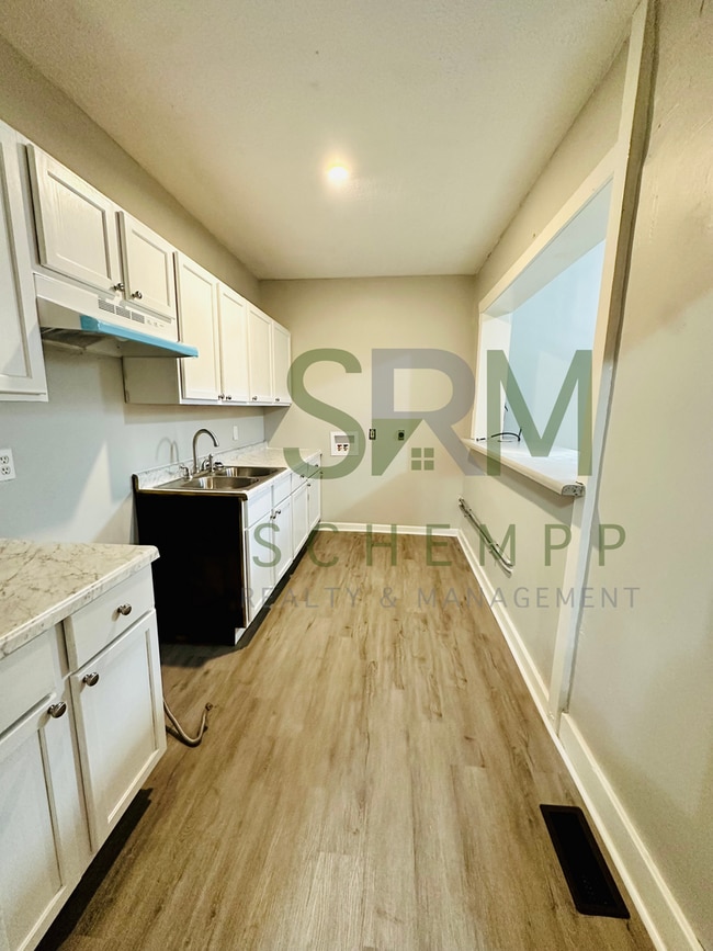 Building Photo - 2 Bedroom Single-Family Home in the Portland Area. Section 8 welcome!