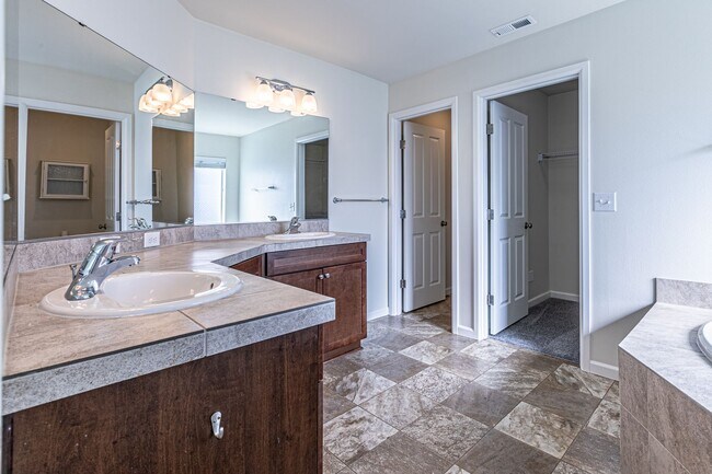 Building Photo - Amazing 4 bedroom home in Stewart Crossing!