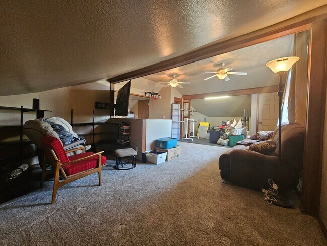 Building Photo - Beautiful Home in the Spokane