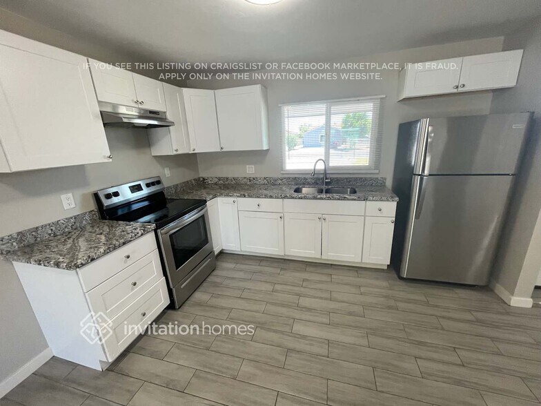 Building Photo - 10714 N 36th Ave