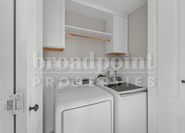 Building Photo - 2512 Wanek Rd