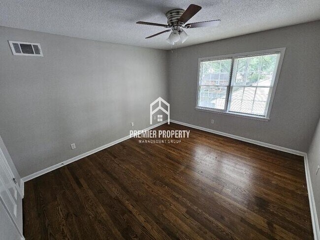 Building Photo - 5910 Grosvenor Ave