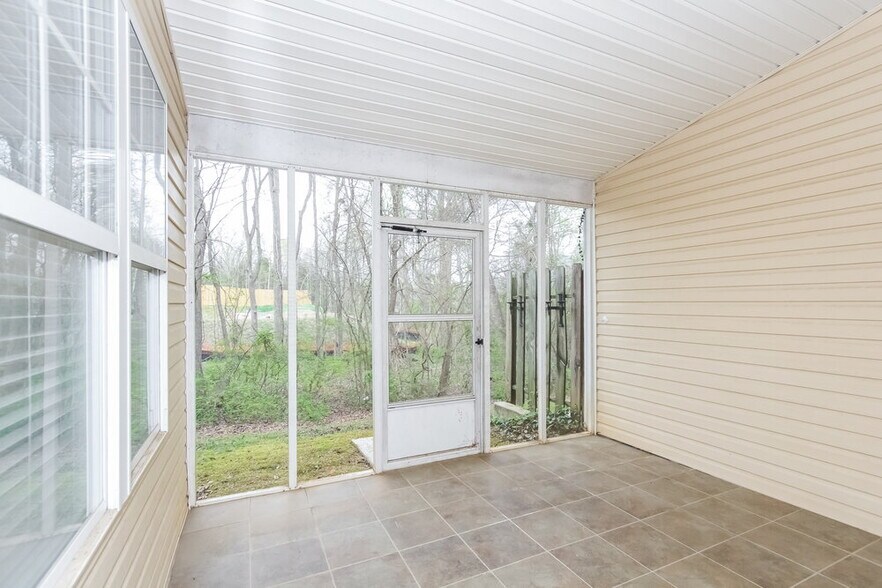 Building Photo - 10926 Princeton Commons Dr