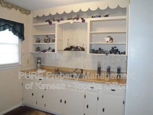 Building Photo - 600 SW Warren Ave