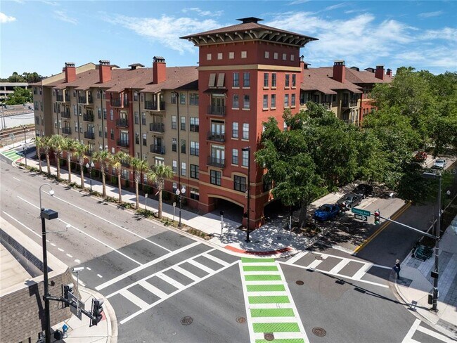 Building Photo - 911 N Orange Ave