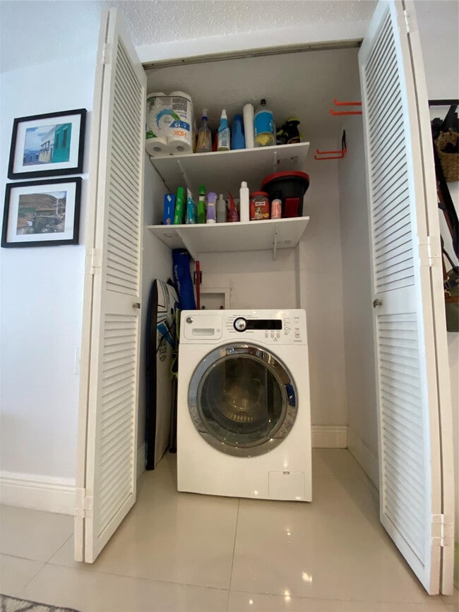 Building Photo - 3000 E Sunrise Blvd