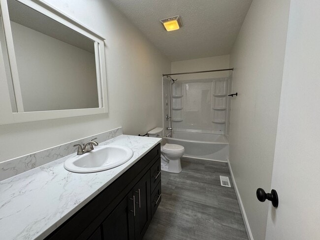 Building Photo - Lakeview Drive