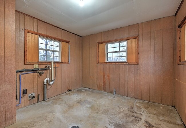 Building Photo - 6456 Blue Springs Pkwy