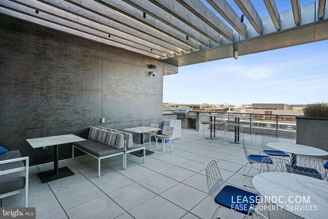 Building Photo - 1211 Van St SE