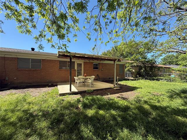 Building Photo - 1135 Park Center St