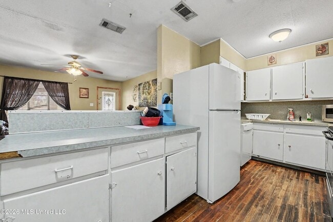 Building Photo - 569 Mable St