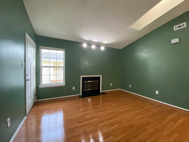 Primary Photo - 610 Zephyr Ct