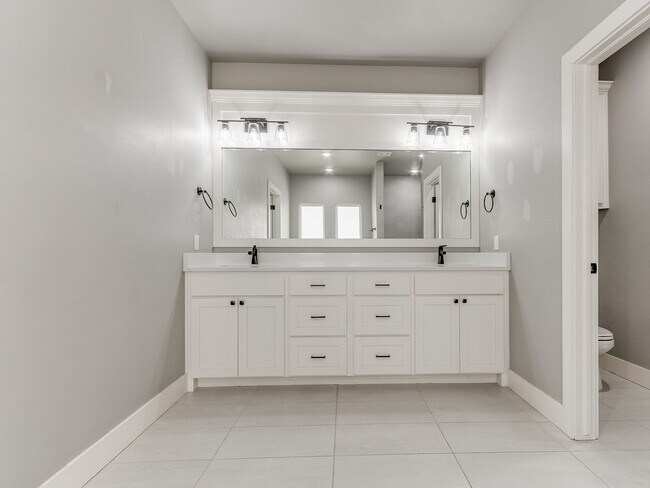 Building Photo - 3212 Hayven Cir