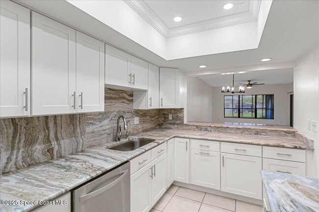 Building Photo - 6165 S Mirror Lake Dr