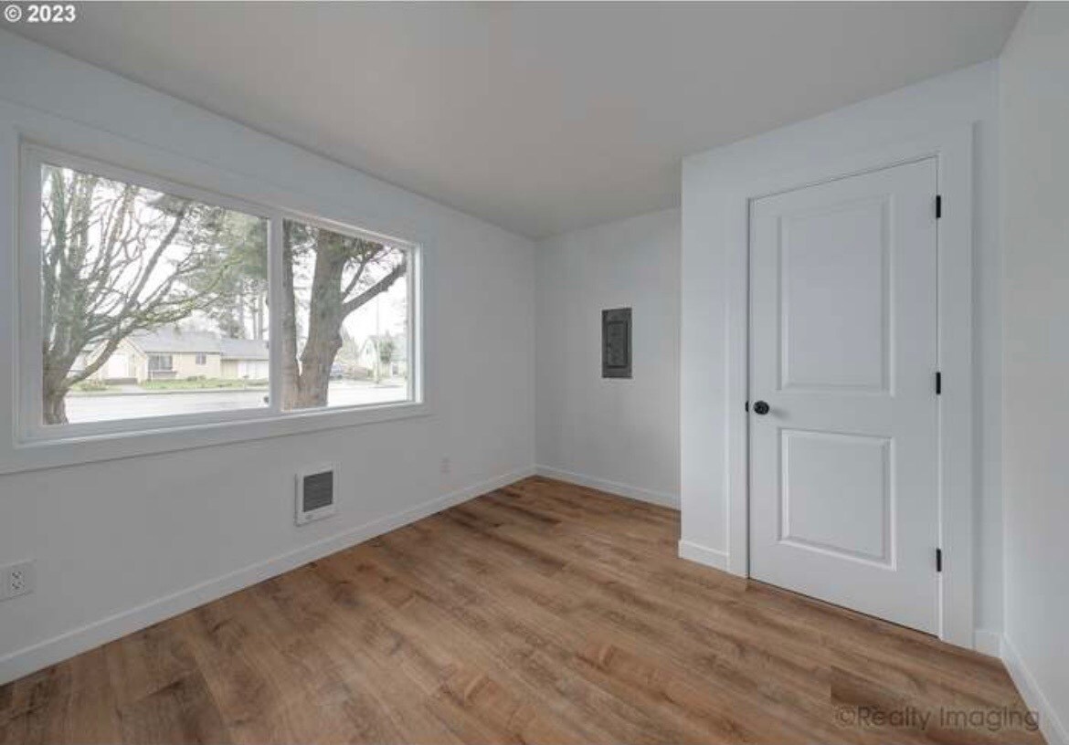 Building Photo - 203 NE 162nd Ave