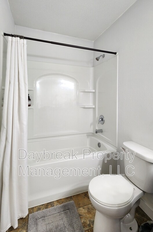 Building Photo - 525 7th Ave E