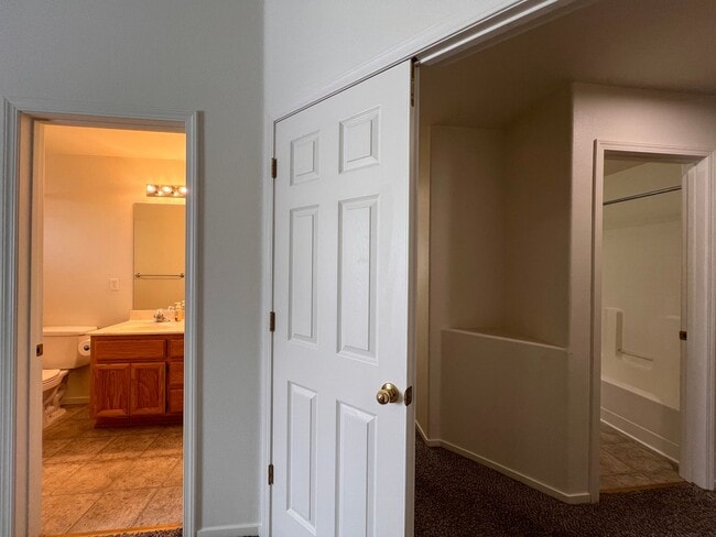 Building Photo - Centrally located 3 bedroom home in Fernley- 3 car garage
