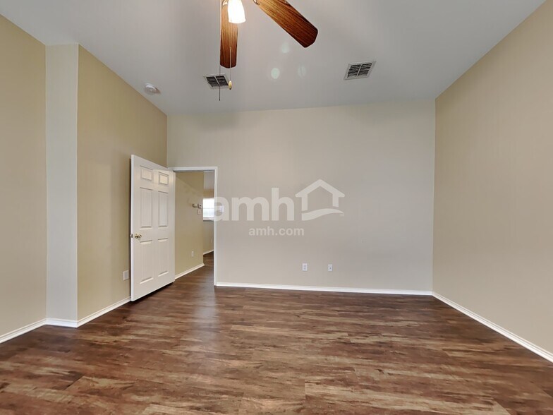 Building Photo - 11809 Bobcat Dr