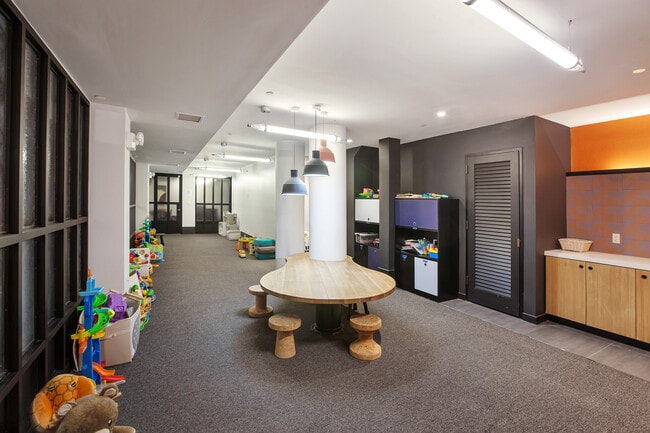 Building Photo - 51 Jay St