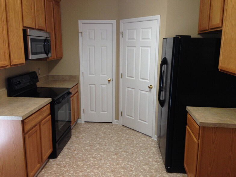 Building Photo - 250 Westbrooke Rd