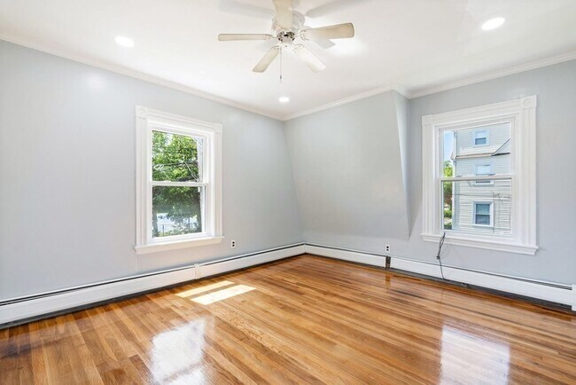 Building Photo - 68 Elm St