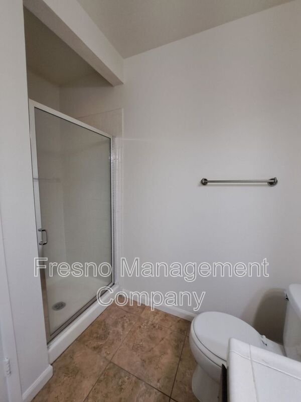 Building Photo - 543 W Alamos Ave