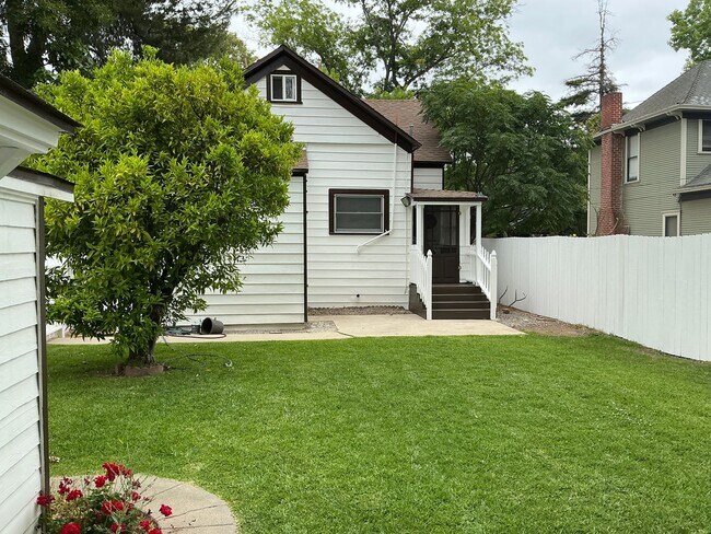 Building Photo - 154 N Shaffer St