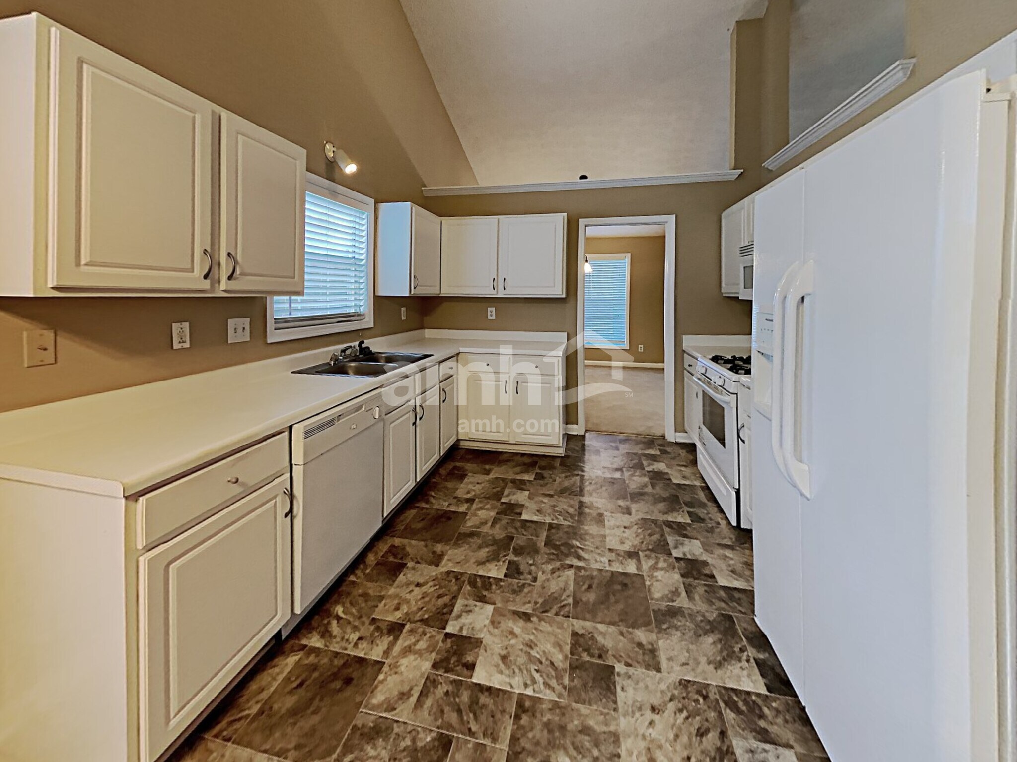 Building Photo - 1545 Maple Pointe Ct