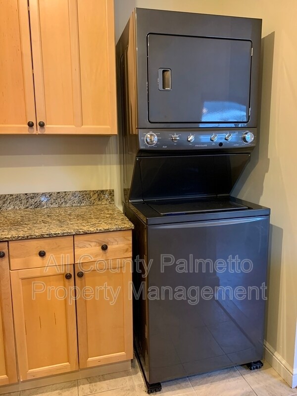 Building Photo - 213 Gordon St