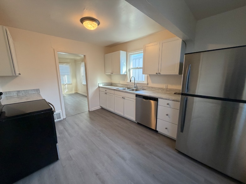 Building Photo - 820 Central Ave