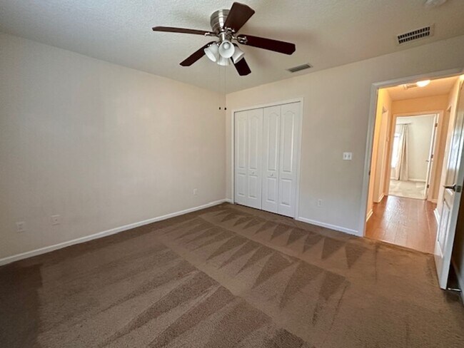 Building Photo - Large 3BD/2BA |Quiet Setting | Fenced Yard