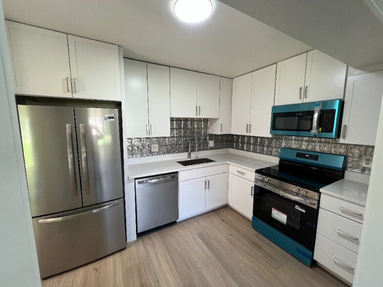 Primary Photo - 705 E Drake Rd