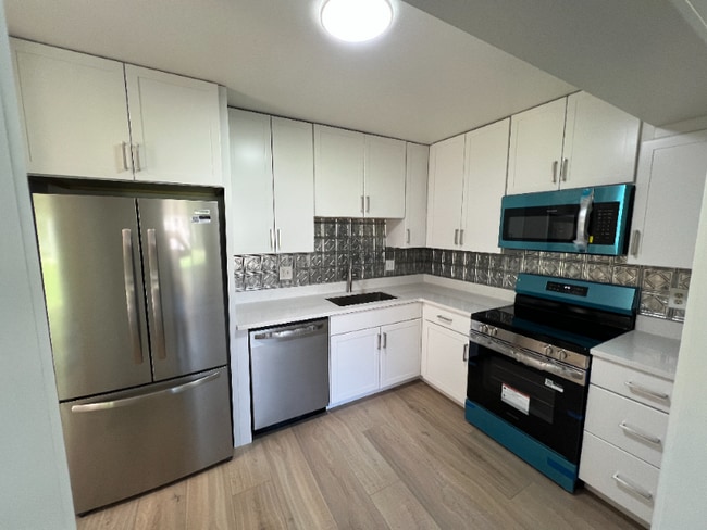 Building Photo - 705 E Drake Rd