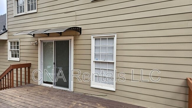 Building Photo - 4635 Hampton Square Dr