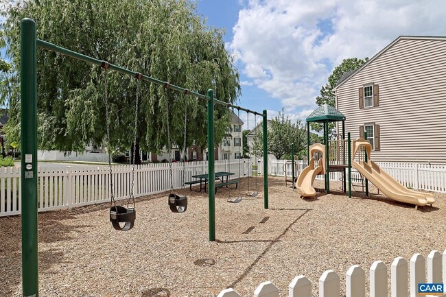 Building Photo - 2135 Saranac Ct