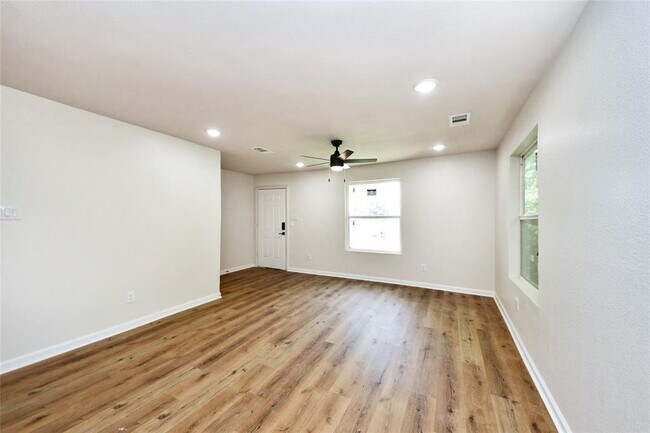 Building Photo - 2804 Bringhurst St