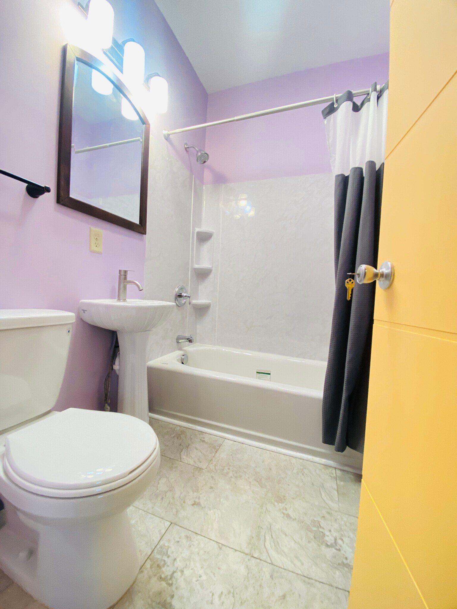 Building Photo - 1337 Madison St