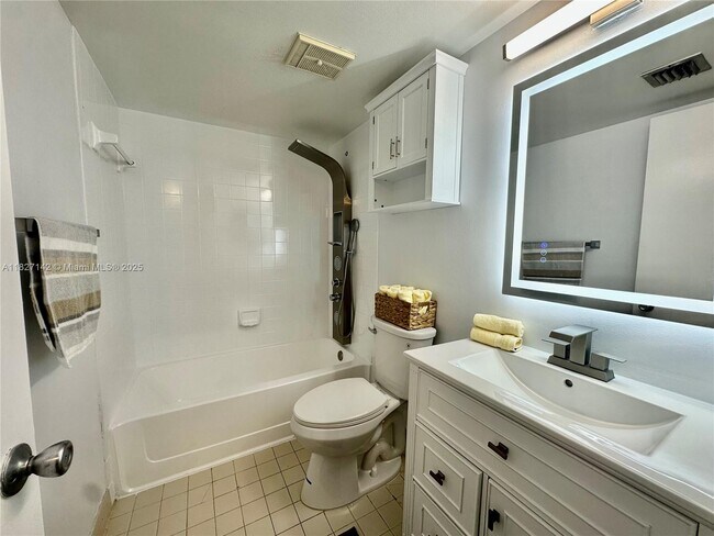 Building Photo - 9994 Nob Hill Pl