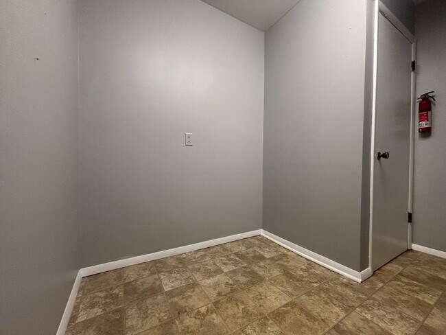 Building Photo - 1033 W Washita St