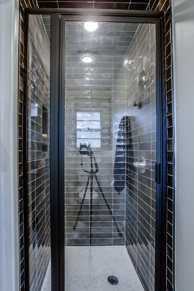 Building Photo - Pre Leasing in Melanie Park!